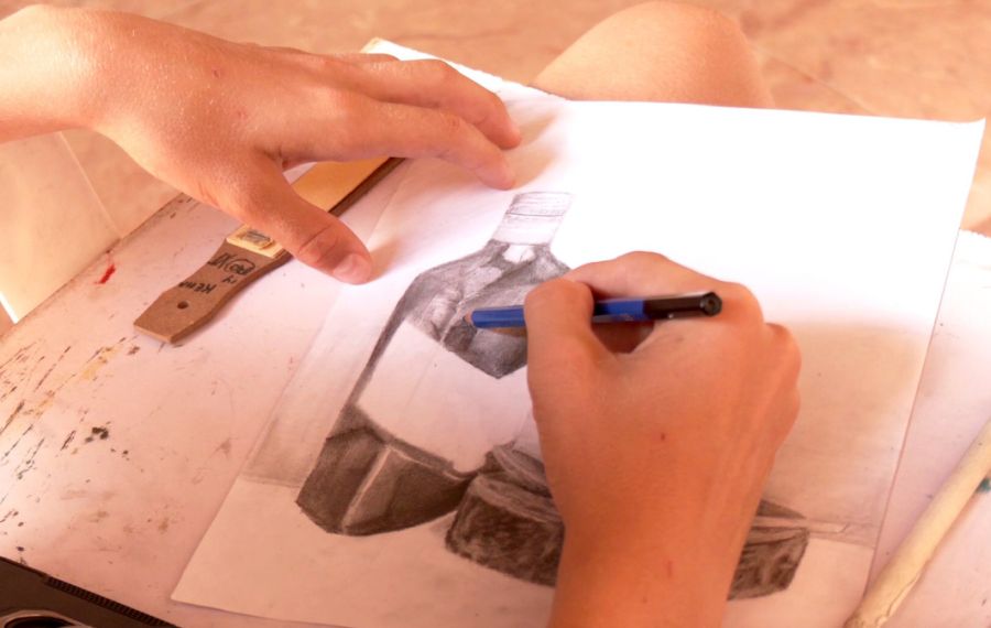 Exposición colectiva cierra talleres creativos del verano en galería espirituana