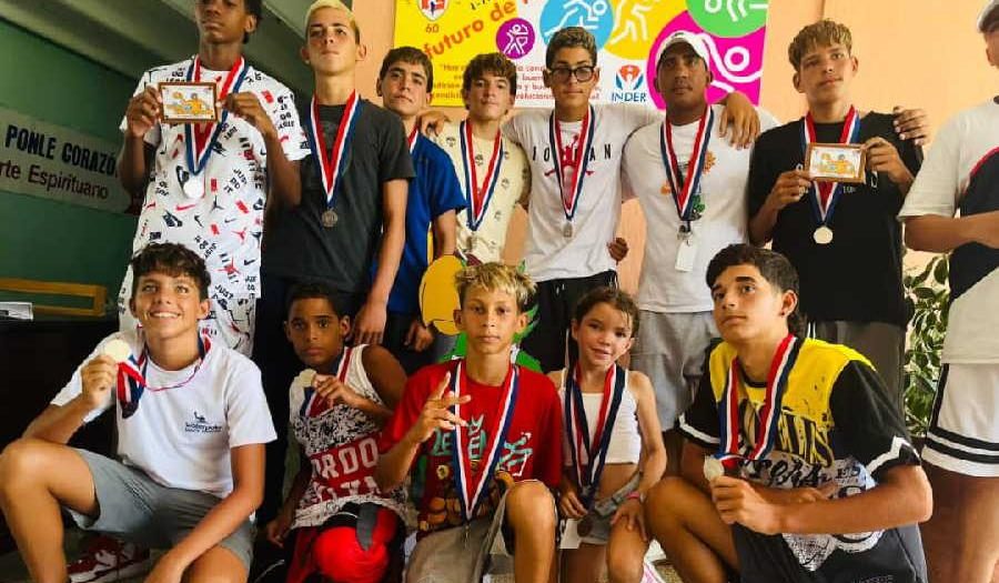 Por senda inédita despide el 2024 el polo acuático espirituano