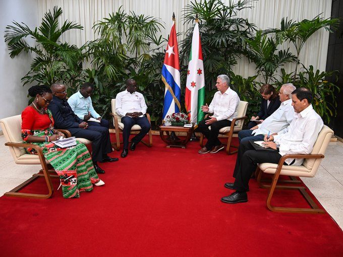 Presidente cubano recibió a líder de organización política de Burundi