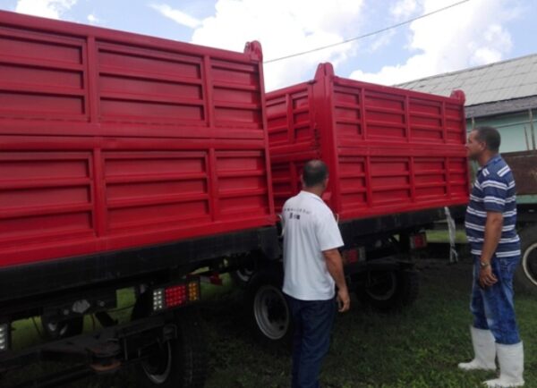 Entre los medios de gran valor están dos carretas para el acopio de producciones destinadas a la empresa agroindustrial del municipio y al establecimiento de acopio. Foto: Eduardo Sicilia Hdez.