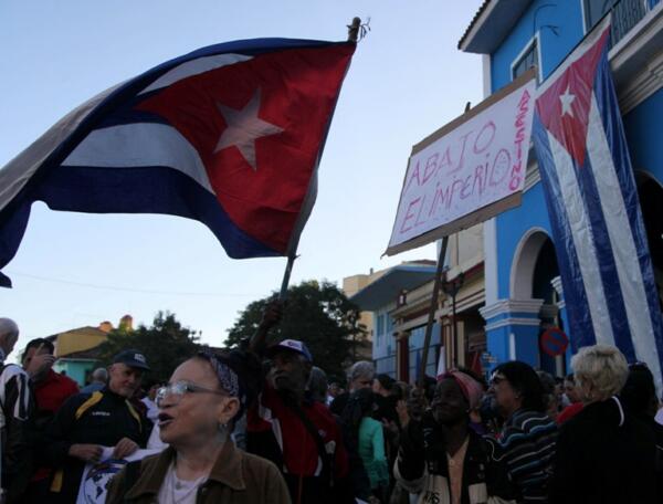 Los espirituanos mostraron su actitud antimperialista. Foto: Oscar Alfonso Sosa.