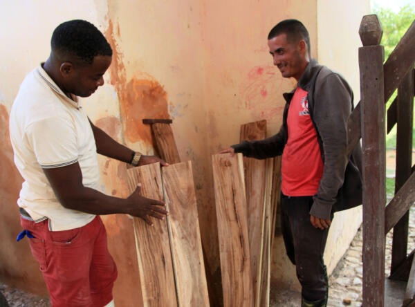 Nuevos elementos de madera sustituyen a los deteriorados.