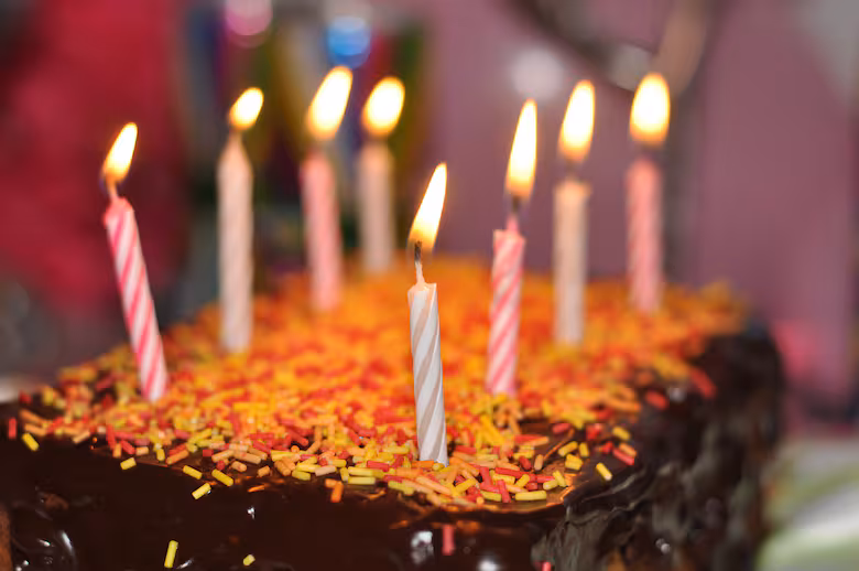 Soplar las velas el día de tu cumpleaños tiene mucha más historia de la que imaginas