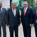 Dialoga Raúl Castro con asistentes a la Cumbre del G77 y China