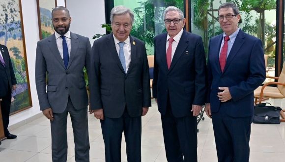 Dialoga Raúl Castro con asistentes a la Cumbre del G77 y China