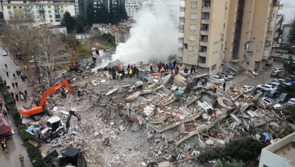 Terremoto en Turquía y Siria deja más de 5 200 muertos y 25 000 heridos