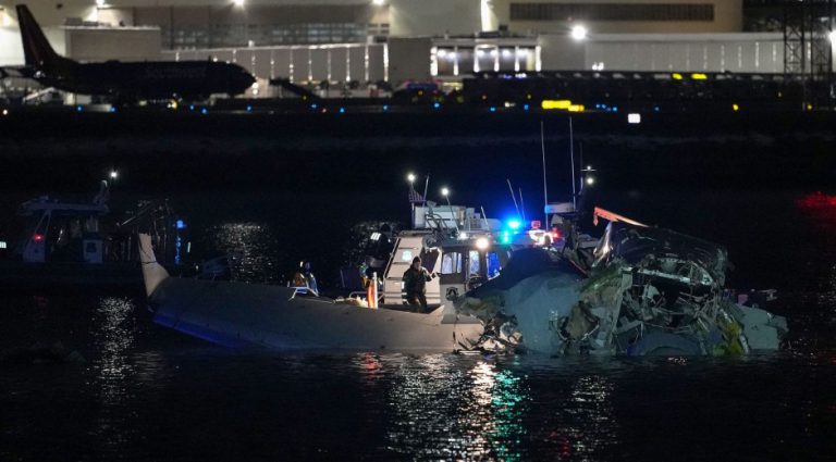 Autoridades han recuperado 28 cuerpos del accidente aéreo en Washington DC