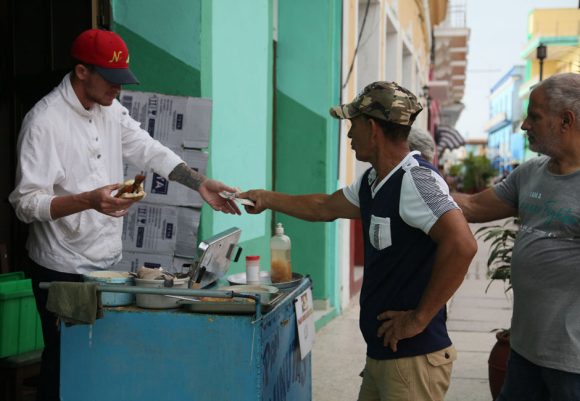 Un buen pan con  minuta energiza para desandar el día. Foto: Oscar Alfonso Sosa.