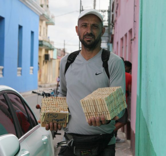 El comercio en todos sus matices es una constante cotidiana. Foto: Oscar Alfonso Sosa.