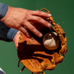 Gallos salvan la honrilla ante los Cazadores