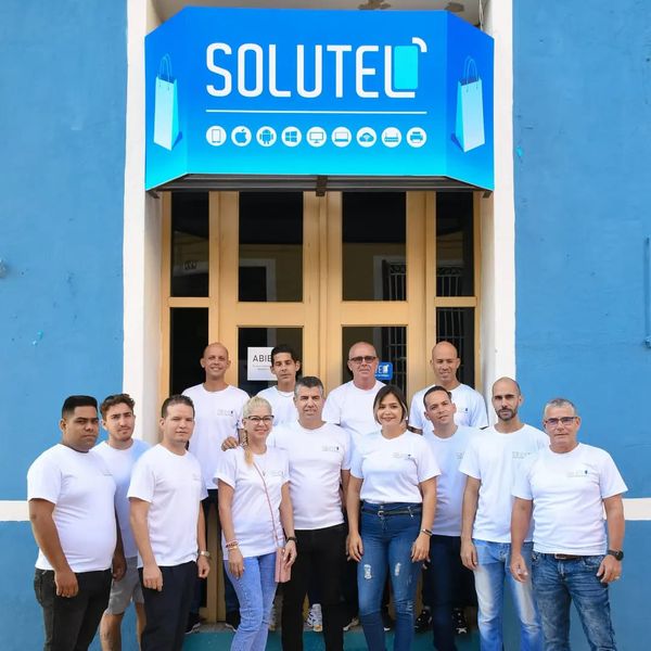 Aperturan local de SOLUTEL en boulevard espirituano
