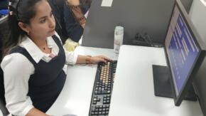 Yarisbel González, una voz joven al servicio del cliente