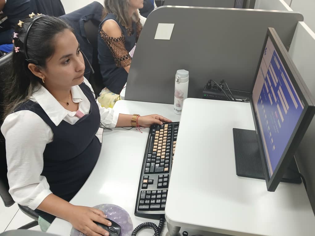 Yarisbel González, una voz joven al servicio del cliente