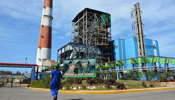Prosigue termoeléctrica Guiteras en reparaciones y ajustes