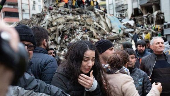 Cifra de muertos por terremoto en Turquía y Siria asciende a más de 22 000