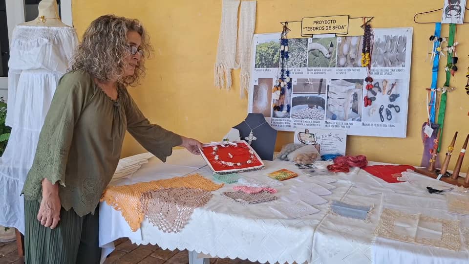 Tesoros de seda, un proyecto que marca la diferencia de las artes manuales en Trinidad