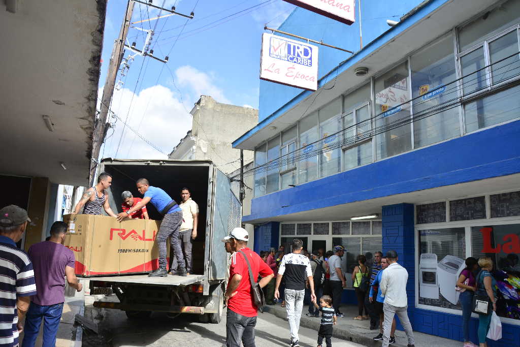 Tiendas Caribe informa horarios para días feriados
