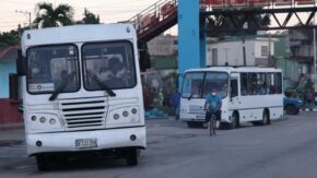 Transportistas espirituanos aportan donativos para damnificados por Melissa