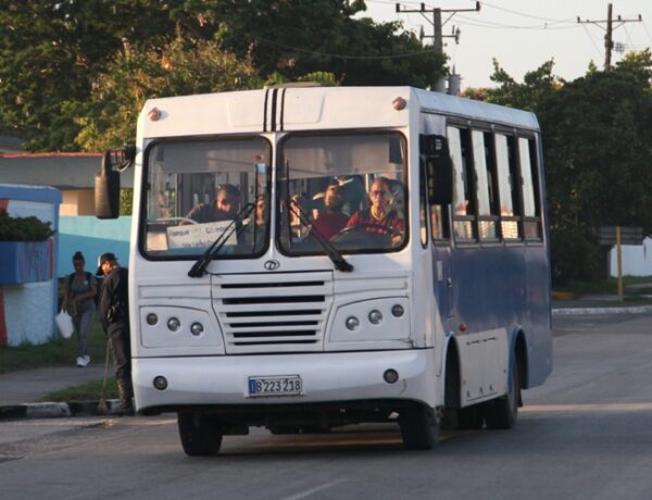 En la transportación de viajeros, los transportistas aportan en tiempos difíciles. Foto: Oscar Alfonso Sosa.
