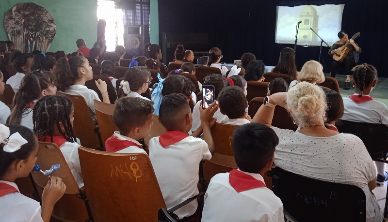 Resuenan en Sancti Spíritus acordes del tres y el laud