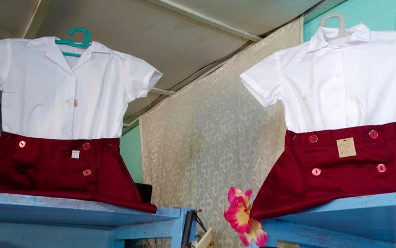 Venta de uniformes escolares avanza con insatisfacciones