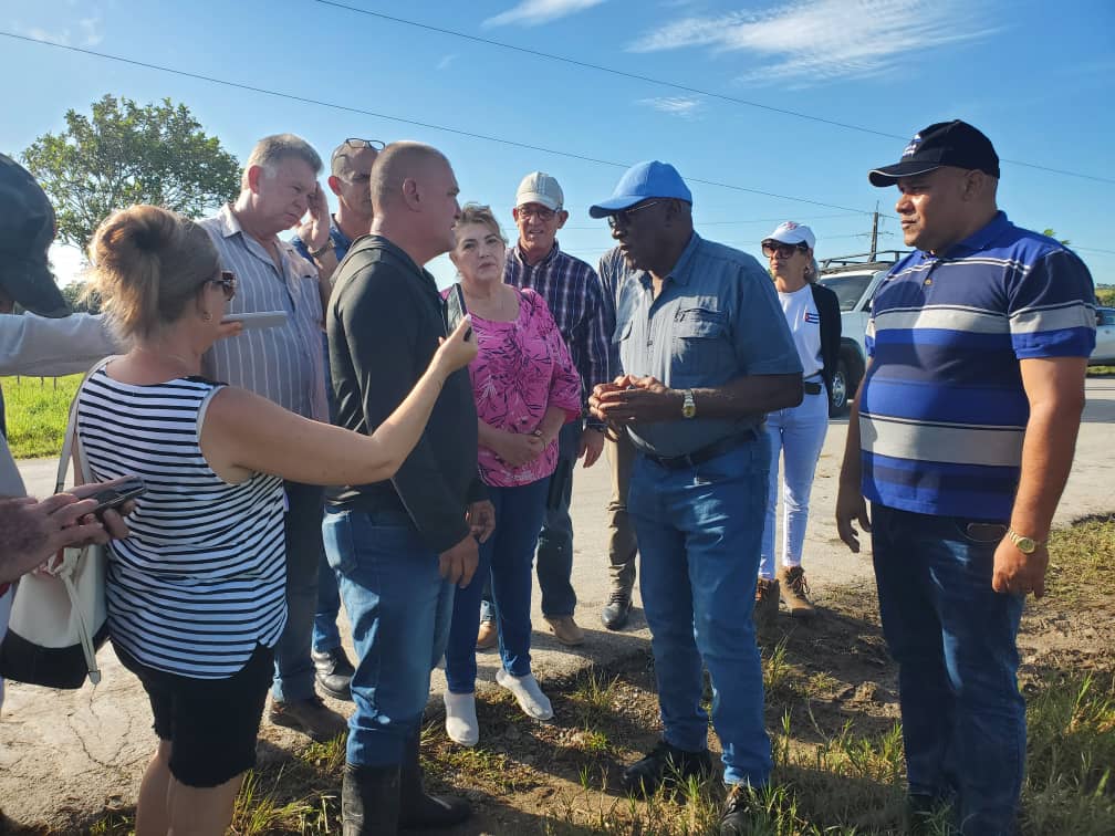Intercambia vicepresidente cubano con productores de Yaguajay