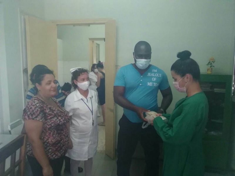 Corazones desprendidos acunan a Yohannes, niño fomentense con una enfermedad inusual