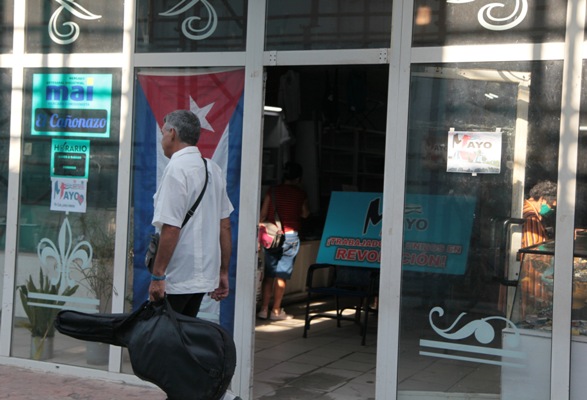 En los centros laborales, el Primero de Mayo es motivo.Foto: Oscar Alfonso Sosa.
